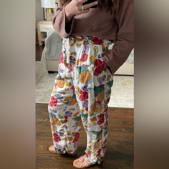 Roller Rabbit Floral Relaxed Pants - Picture 2 of 10